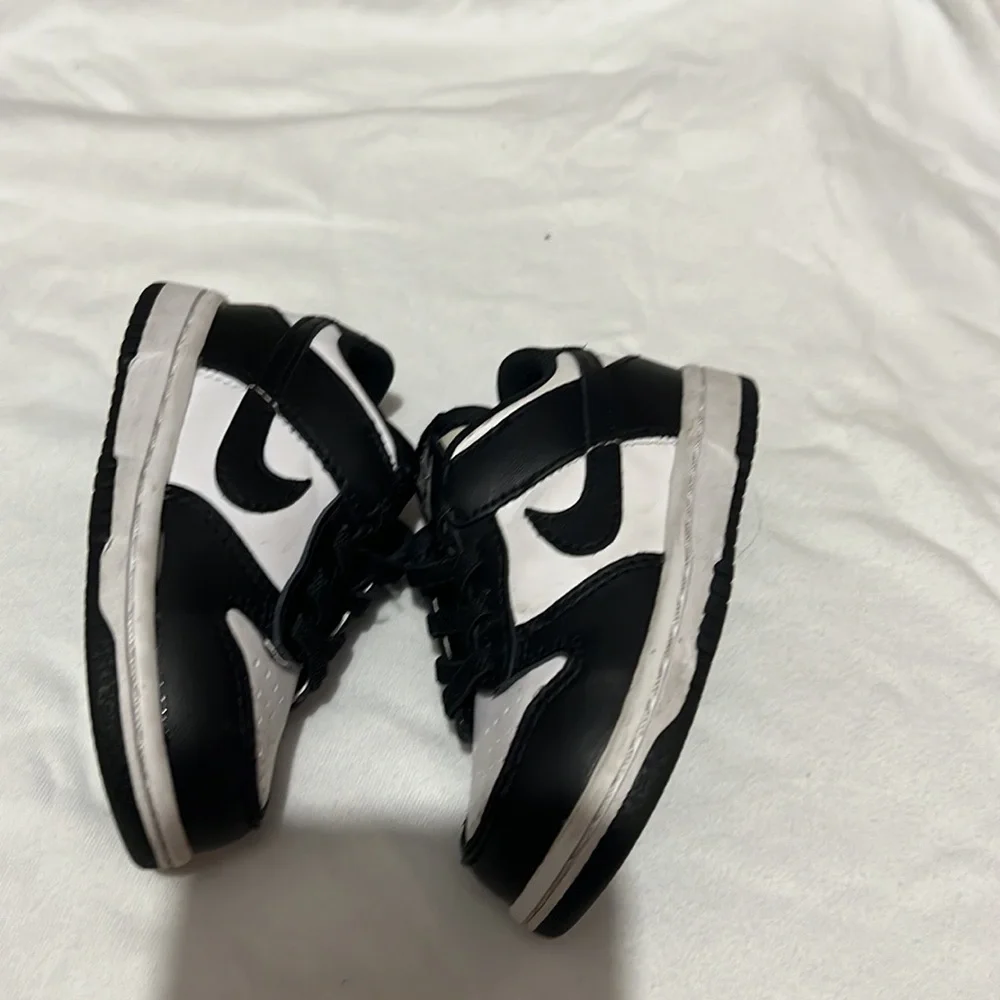 NIKE Dunk Low Panda Sneaker